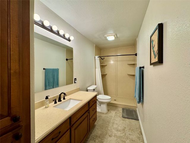 704 Legendary Lane, Gun Barrel City, TX 75156