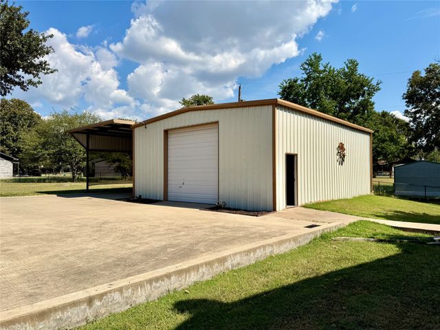 704 Legendary Lane, Gun Barrel City, TX 75156