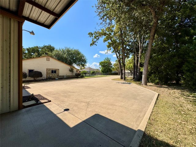 704 Legendary Lane, Gun Barrel City, TX 75156