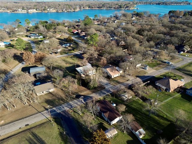 704 Legendary Lane, Gun Barrel City, TX 75156