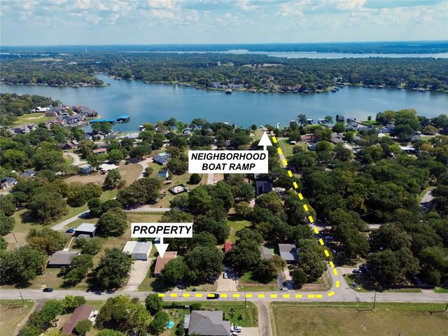 704 Legendary Lane, Gun Barrel City, TX 75156