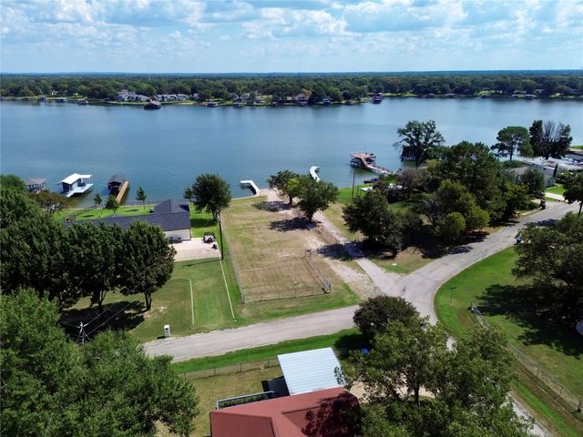 704 Legendary Lane, Gun Barrel City, TX 75156