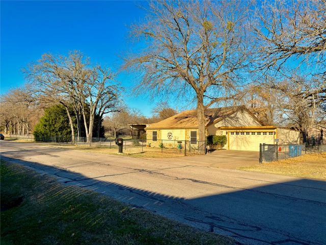 704 Legendary Lane, Gun Barrel City, TX 75156