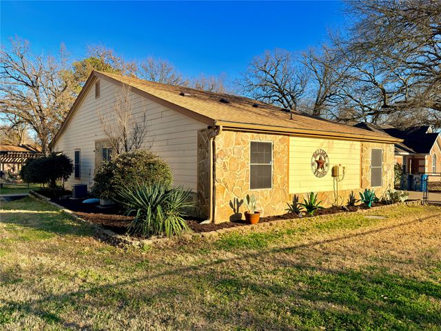 704 Legendary Lane, Gun Barrel City, TX 75156