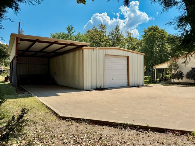 704 Legendary Lane, Gun Barrel City, TX 75156