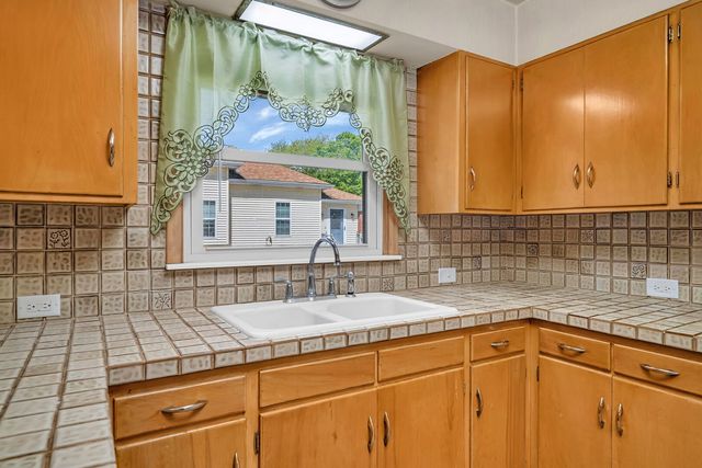 627 E Main Street, Morris, IL 60450