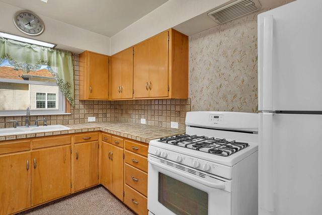 627 E Main Street, Morris, IL 60450