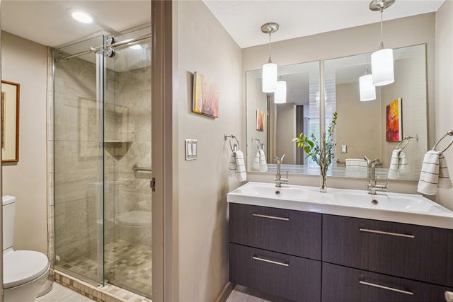 3663 Grand Avenue 104, Des Moines, IA 50312