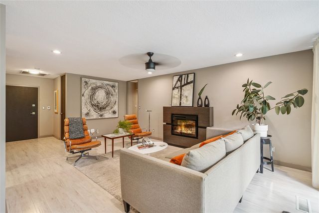 3663 Grand Avenue 104, Des Moines, IA 50312