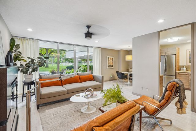 3663 Grand Avenue 104, Des Moines, IA 50312