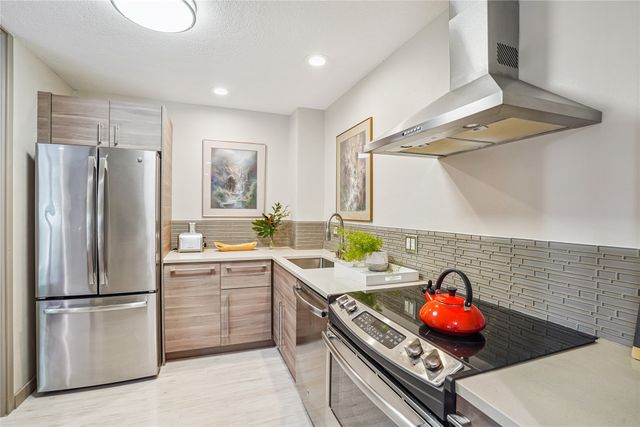 3663 Grand Avenue 104, Des Moines, IA 50312