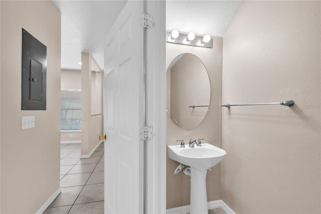 8509 TRAIL WIND DRIVE, Tampa, FL 33647