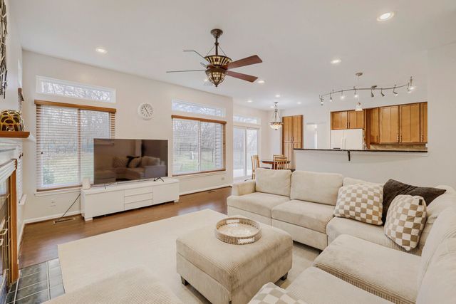 1526 Almaden Lane, Gurnee, IL 60031