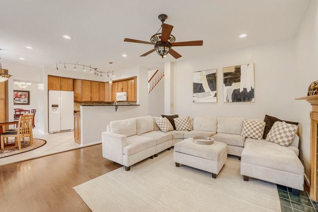 1526 Almaden Lane, Gurnee, IL 60031