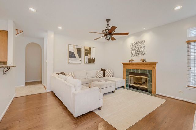 1526 Almaden Lane, Gurnee, IL 60031