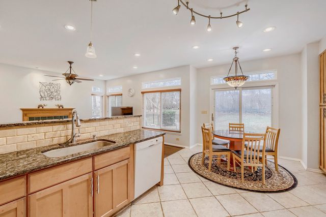 1526 Almaden Lane, Gurnee, IL 60031