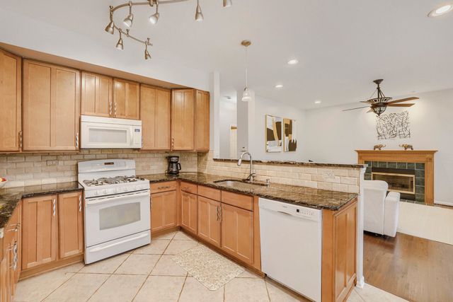 1526 Almaden Lane, Gurnee, IL 60031