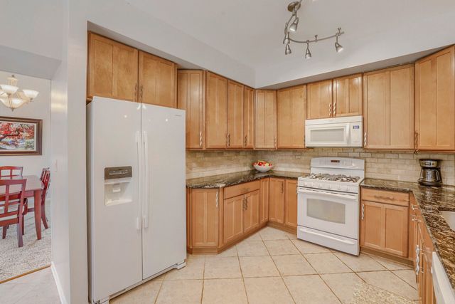 1526 Almaden Lane, Gurnee, IL 60031
