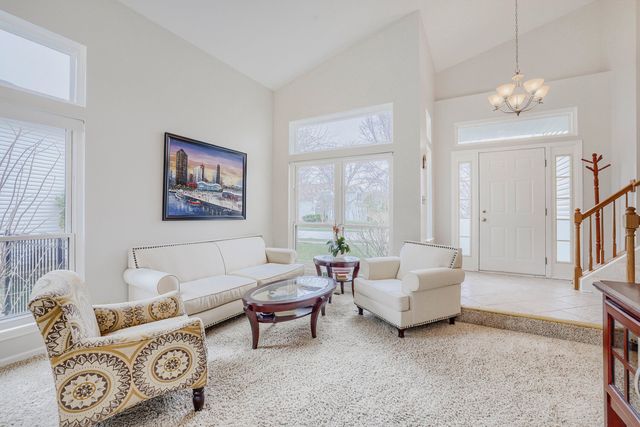 1526 Almaden Lane, Gurnee, IL 60031
