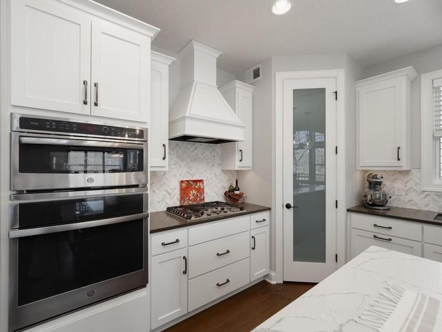 6438 Timber Arch Drive, Chaska, MN 55318