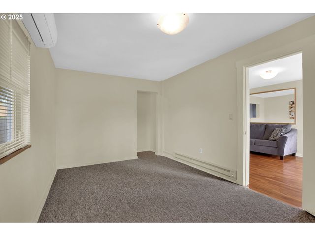 728 E WHITEAKER Ave, Cottage Grove, OR 97424