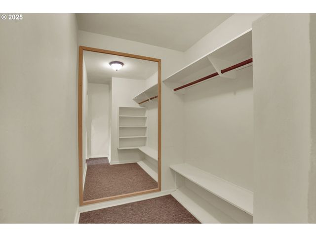 728 E WHITEAKER Ave, Cottage Grove, OR 97424