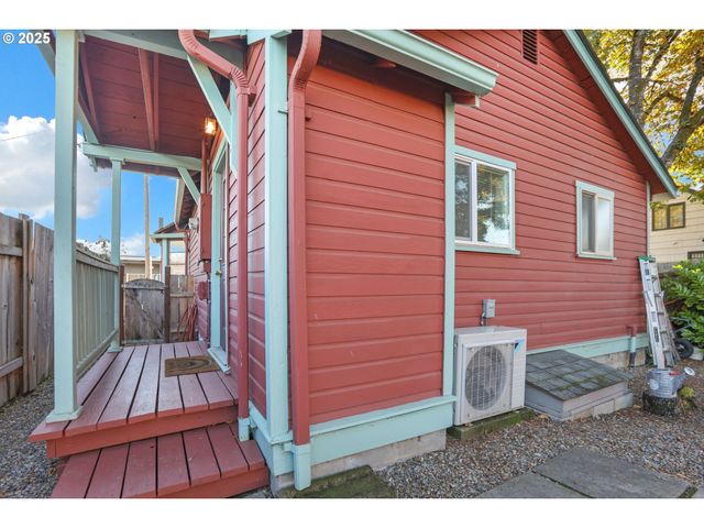 728 E WHITEAKER Ave, Cottage Grove, OR 97424