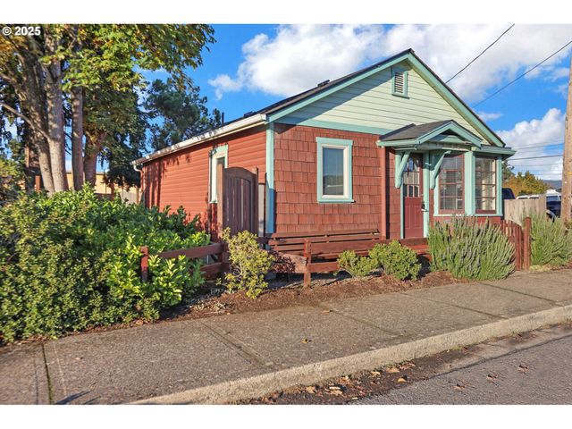 728 E WHITEAKER Ave, Cottage Grove, OR 97424