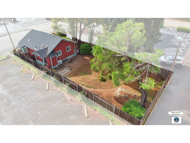 728 E WHITEAKER Ave, Cottage Grove, OR 97424