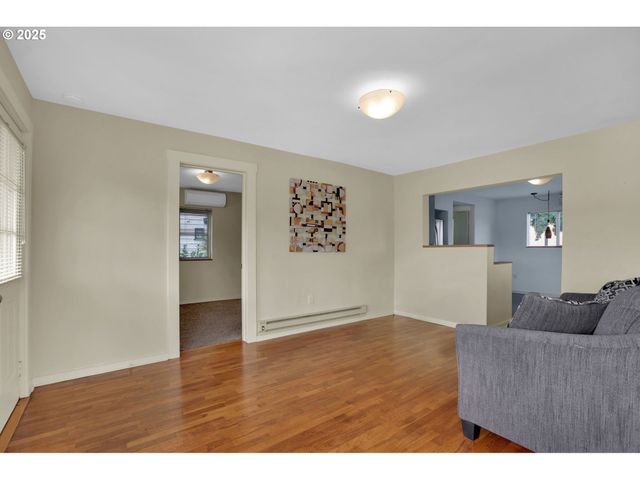 728 E WHITEAKER Ave, Cottage Grove, OR 97424