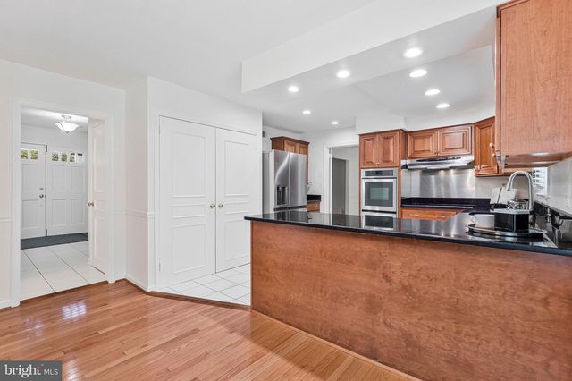 1171 FOXHOUND CT, Mclean, VA 22102