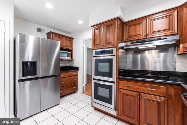 1171 FOXHOUND CT, Mclean, VA 22102