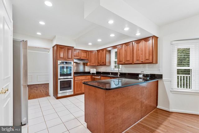 1171 FOXHOUND CT, Mclean, VA 22102
