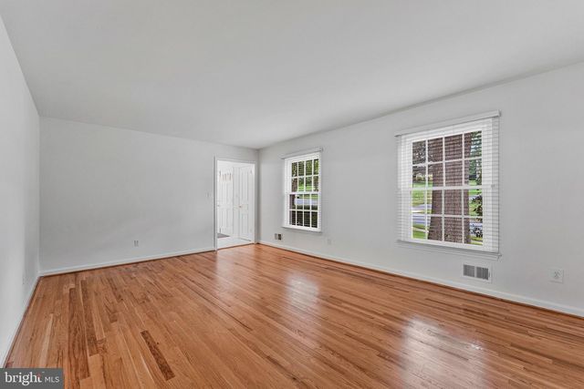 1171 FOXHOUND CT, Mclean, VA 22102