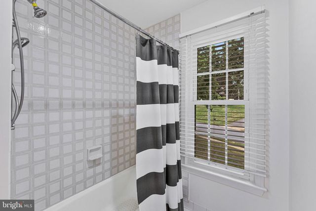1171 FOXHOUND CT, Mclean, VA 22102