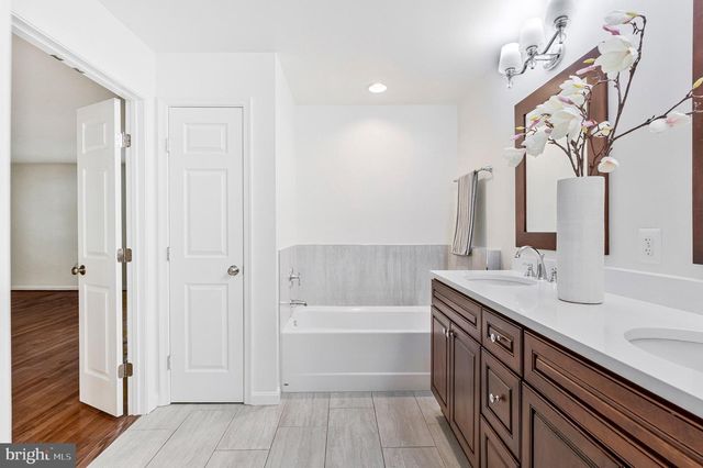 1171 FOXHOUND CT, Mclean, VA 22102
