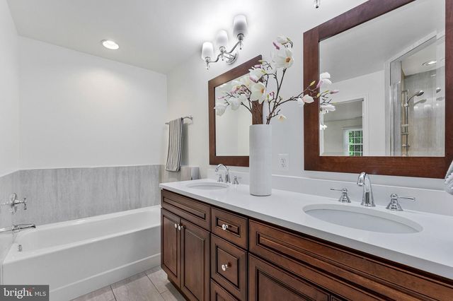 1171 FOXHOUND CT, Mclean, VA 22102