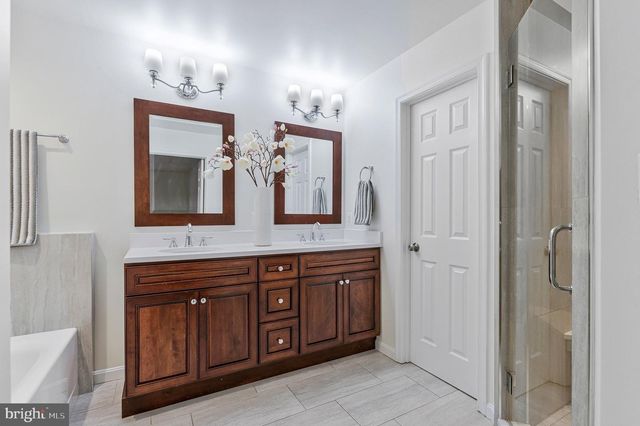 1171 FOXHOUND CT, Mclean, VA 22102