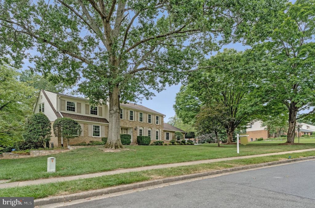 1171 FOXHOUND CT, Mclean, VA 22102