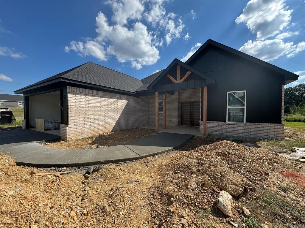 4805 Coronell Way, Bryant, AR 72002