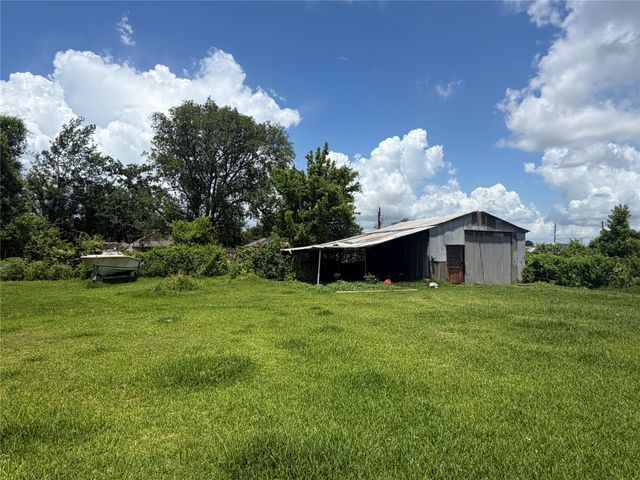 712 Oak Avenue, Highlands, TX 77562