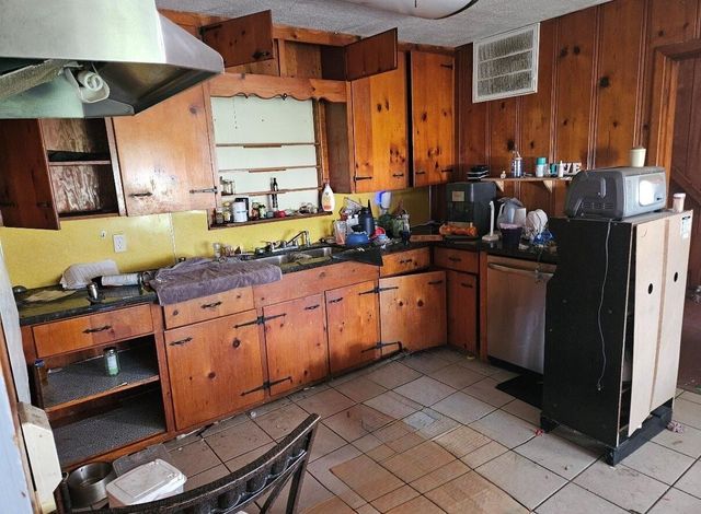 712 Oak Avenue, Highlands, TX 77562