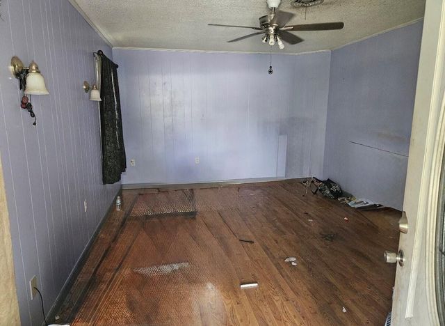 712 Oak Avenue, Highlands, TX 77562