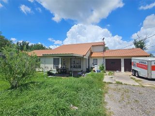 712 Oak Avenue, Highlands, TX 77562
