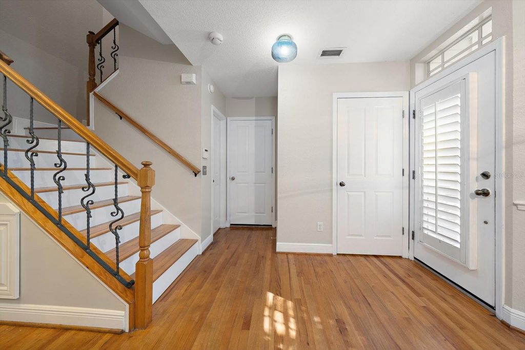 Image 16 of property listing at 2920 W EL PRADO BOULEVARD 13, Tampa, FL 33629