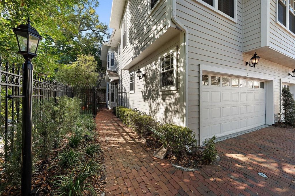 Image 37 of property listing at 2920 W EL PRADO BOULEVARD 13, Tampa, FL 33629