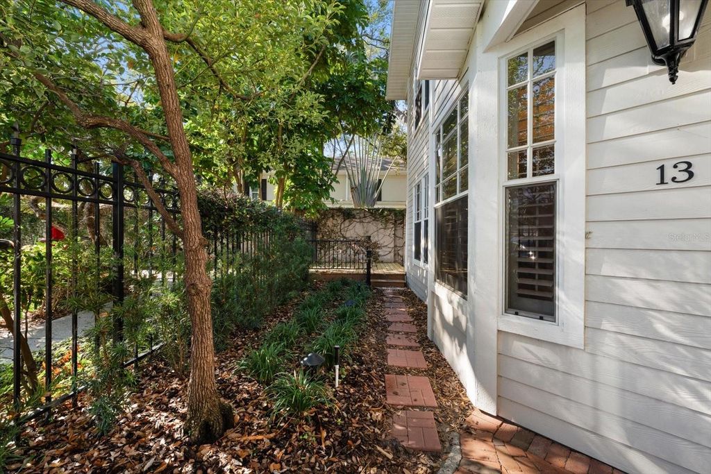 Image 40 of property listing at 2920 W EL PRADO BOULEVARD 13, Tampa, FL 33629
