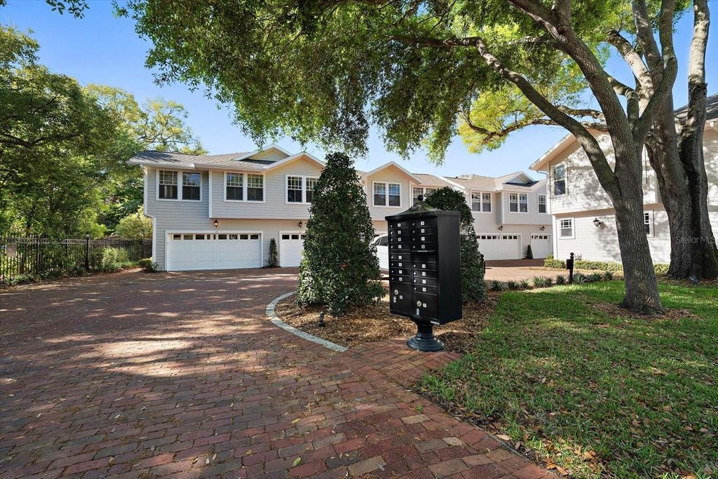 Image 43 of property listing at 2920 W EL PRADO BOULEVARD 13, Tampa, FL 33629
