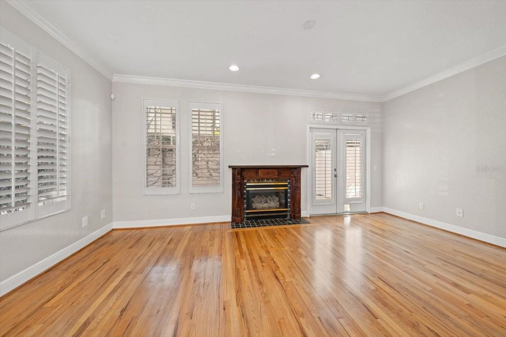 Image 8 of property listing at 2920 W EL PRADO BOULEVARD 13, Tampa, FL 33629