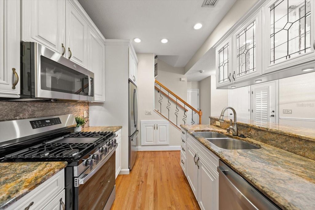 Image 9 of property listing at 2920 W EL PRADO BOULEVARD 13, Tampa, FL 33629